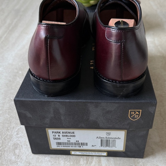 Brand New - Allen Edmonds Men's Deep Burgundy Oxfords - Picture 4 of 6